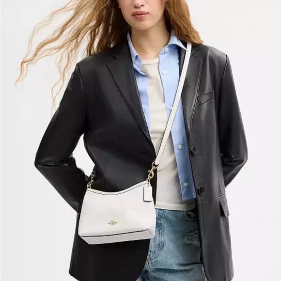 Coach White Leather Shoulder Bag with Gold Hardware - Picture 2 of 9